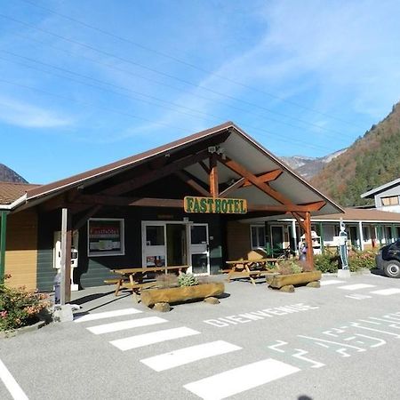 Fasthotel Thones Exterior photo
