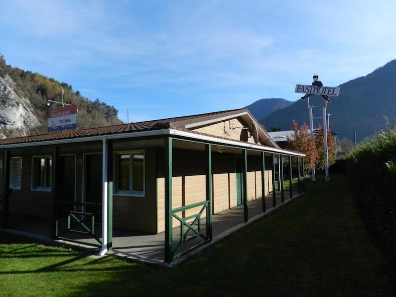 Fasthotel Thones Exterior photo