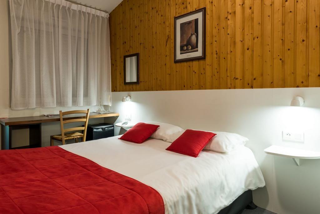 Fasthotel Thones Exterior photo