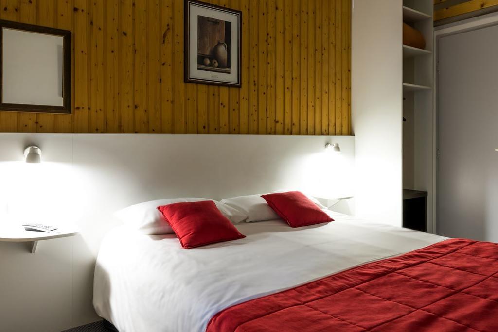 Fasthotel Thones Exterior photo