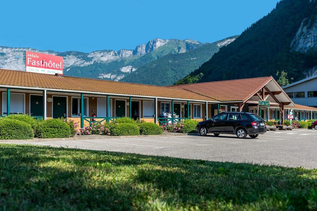 Fasthotel Thones Exterior photo