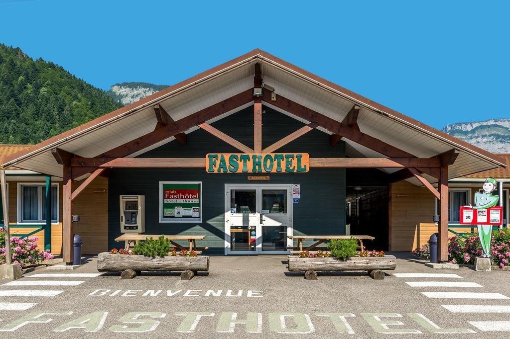 Fasthotel Thones Exterior photo