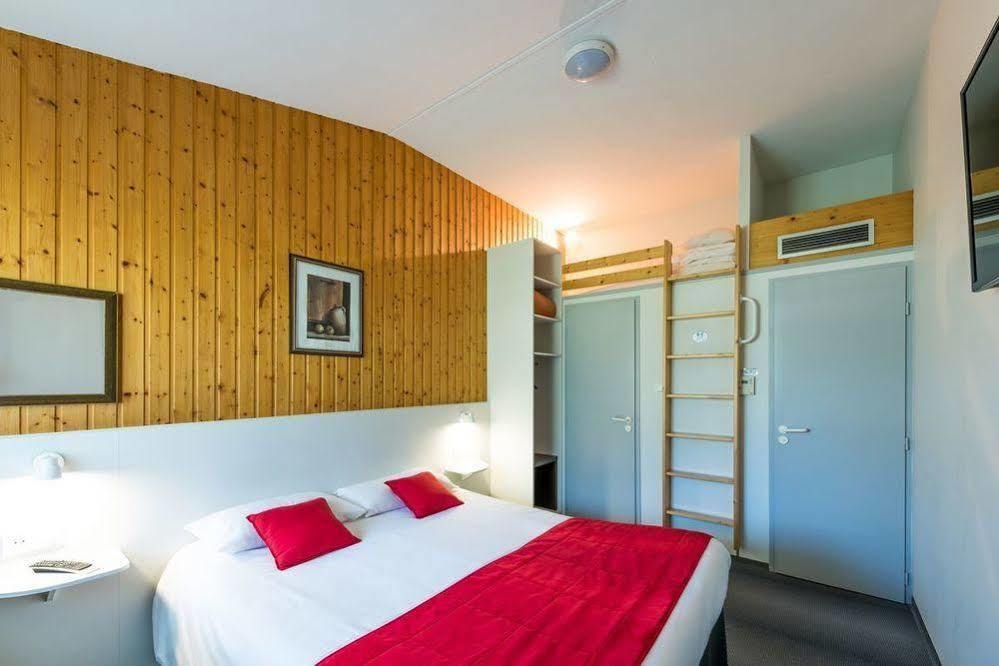 Fasthotel Thones Exterior photo