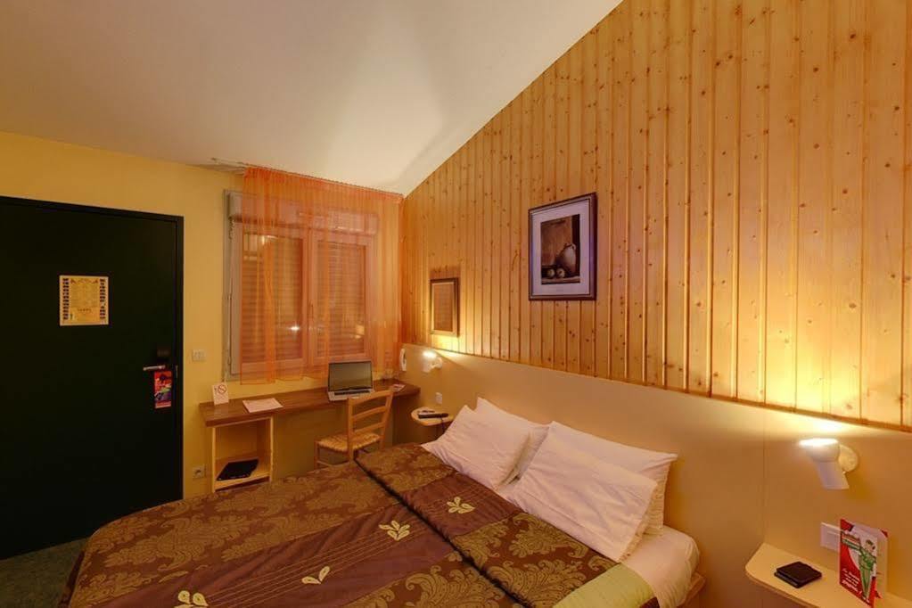 Fasthotel Thones Exterior photo