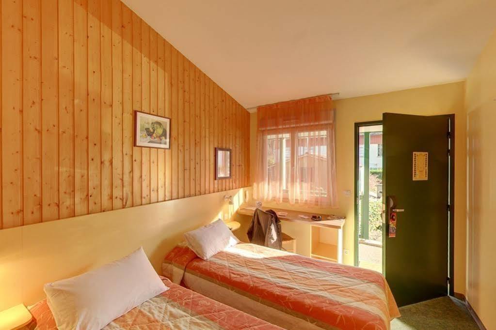 Fasthotel Thones Exterior photo