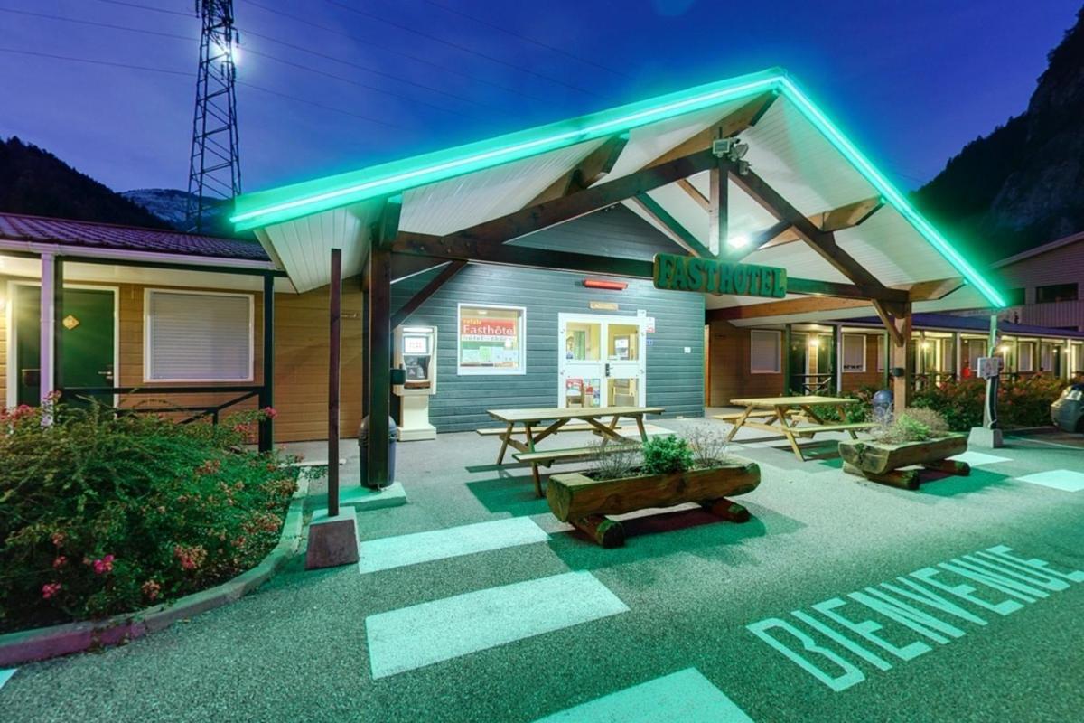 Fasthotel Thones Exterior photo